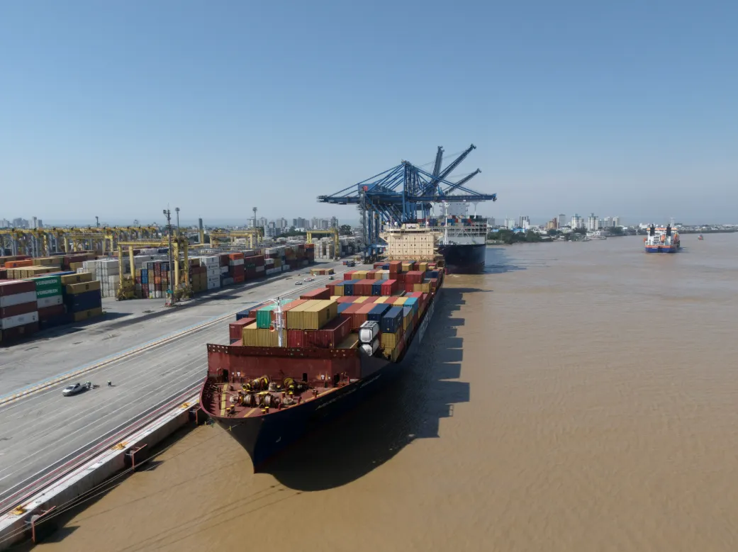 Portonave chega a 700 metros de cais operacional e volta a receber dois navios ao mesmo tempo