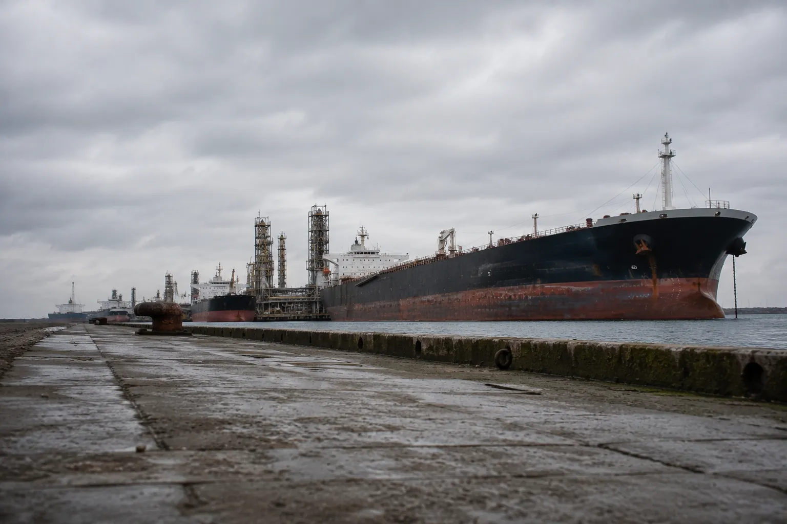 Ucrânia suspende ataques a petroleiros no Mar Negro após pressão dos EUA