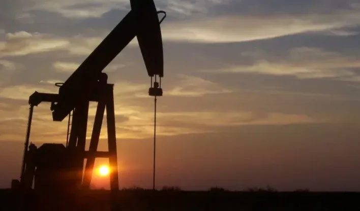 Petróleo sobe 3% com impasse entre EUA e Irã enquanto crise em Ormuz pressiona fretes